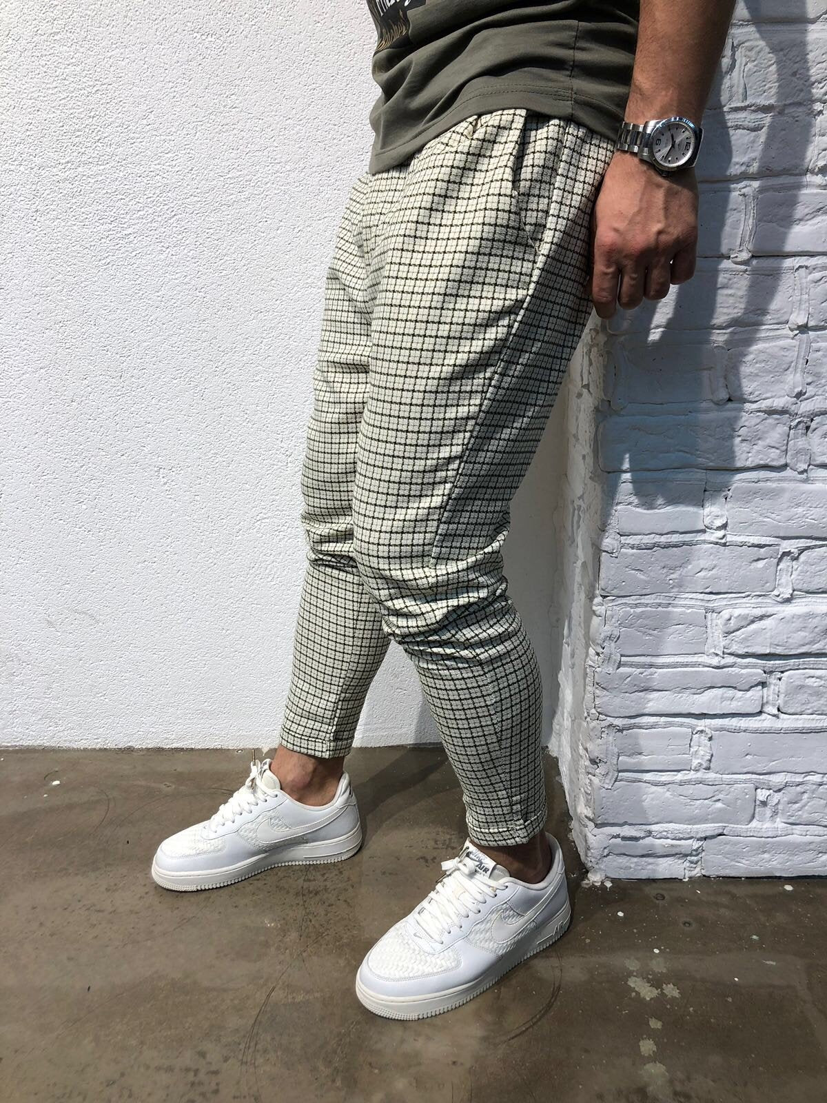 Stylish Men's Grey Plaid Pants Outfit